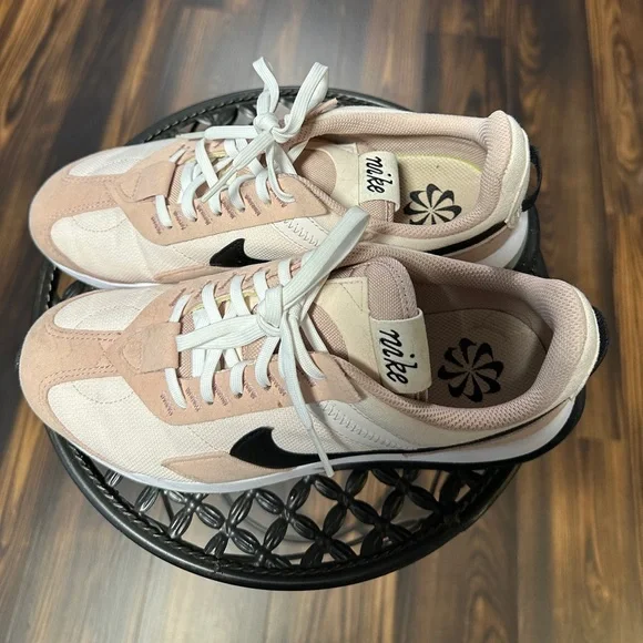 Nike Women's Air Max Pre-Day Shoes - Picture 1 of 3